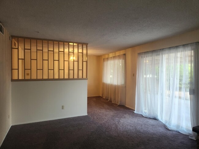 Building Photo - 8509 Bellehaven Pl NE