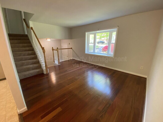 Building Photo - 6022 Battlefield Green Dr