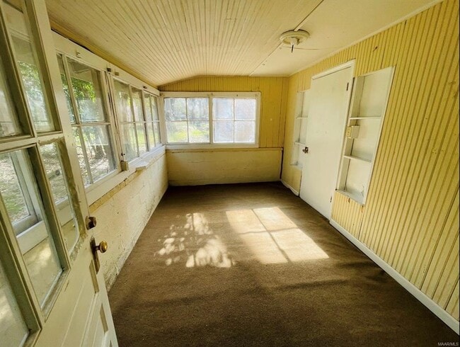 Building Photo - 39 S Lewis St