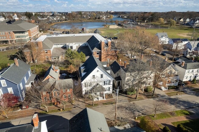 Building Photo - 105-107 Richards