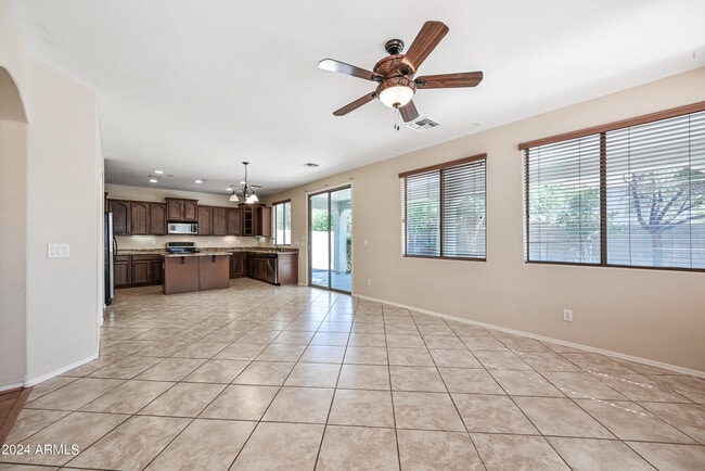 Building Photo - 1543 E Nightingale Ln