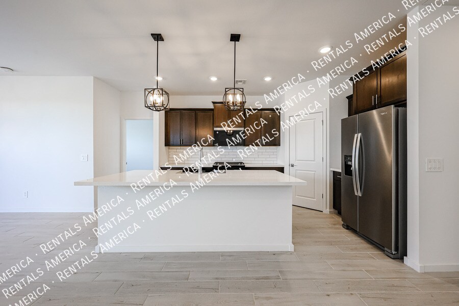 Building Photo - 15940 W Gray Fox Trl