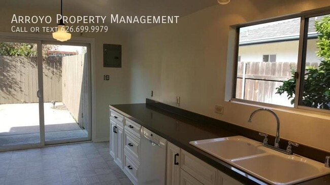 Building Photo - 1757 Paloma