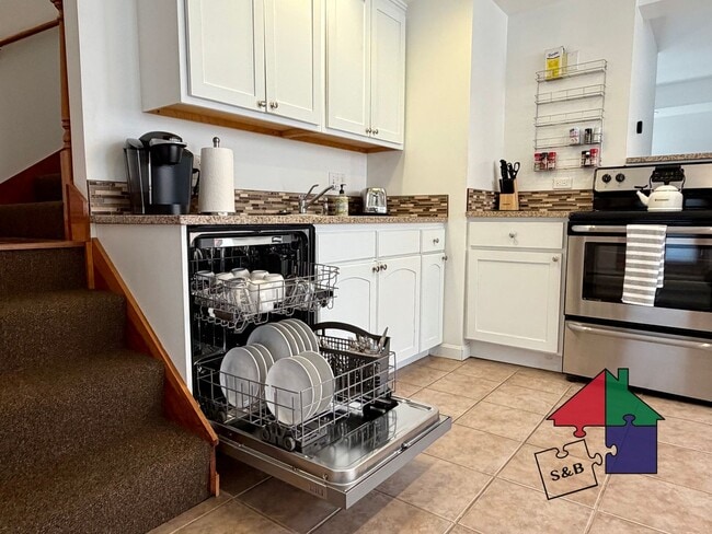 Building Photo - 112 Main St