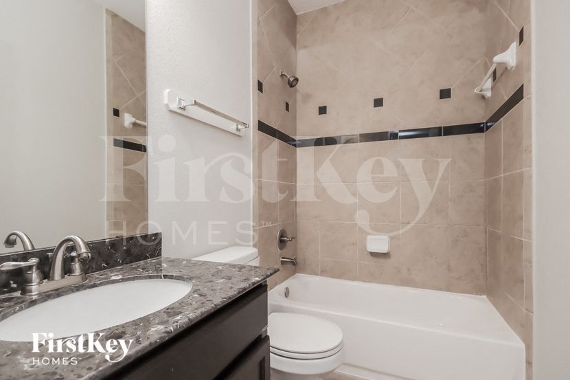 Building Photo - 511 Topsail Way