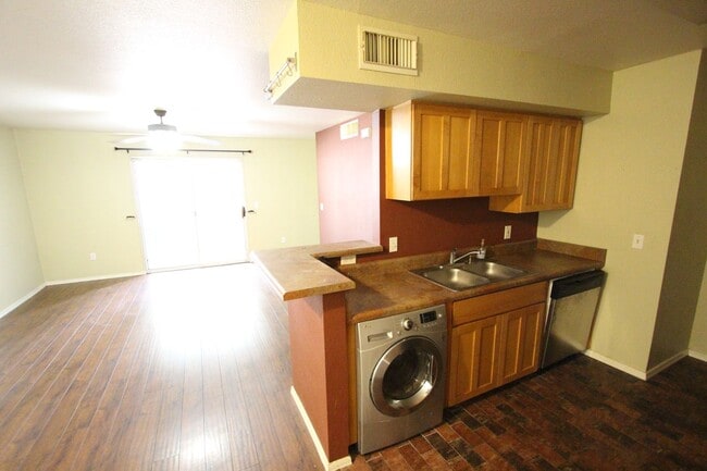 Building Photo - Quiet Arbors Condo Near NAU | 1 Bed + 1 Bath | Hardwood Floors | Private Balcony