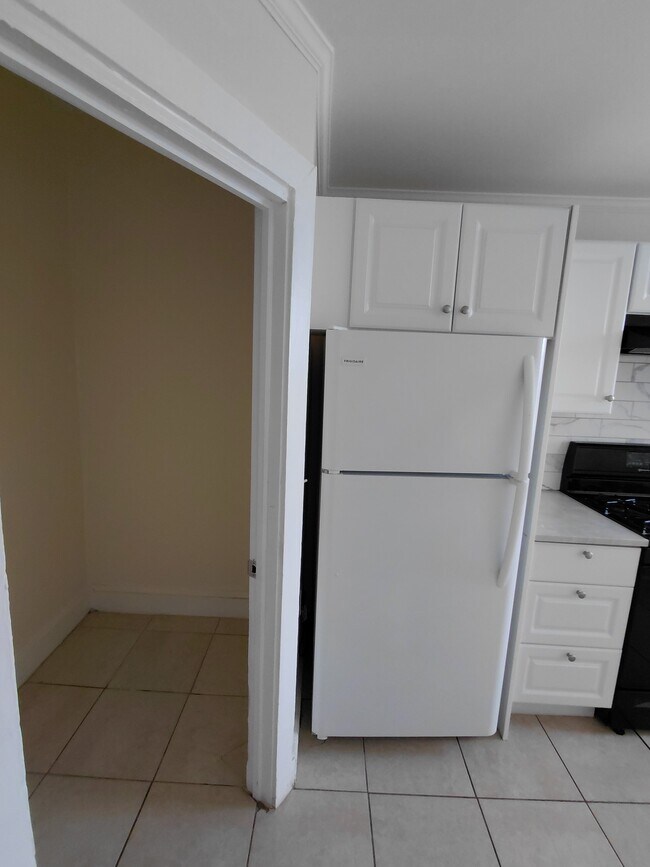 Building Photo - Riverview Apartments