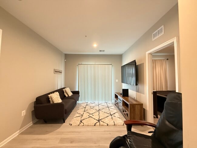 Building Photo - 1304 Iron Oak Cv