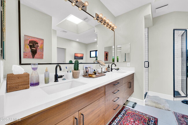 Building Photo - 6139 N 31st Ct