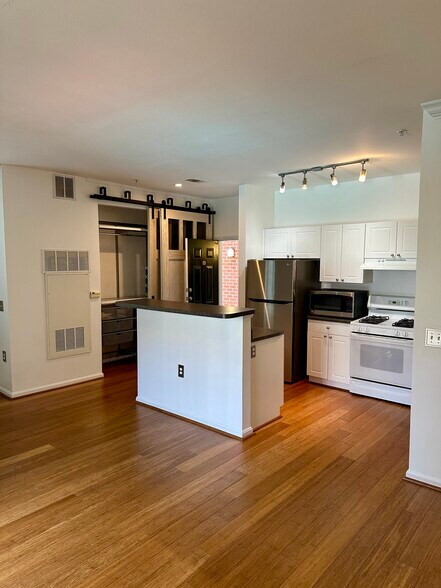 Building Photo - 11305 Aristotle Dr