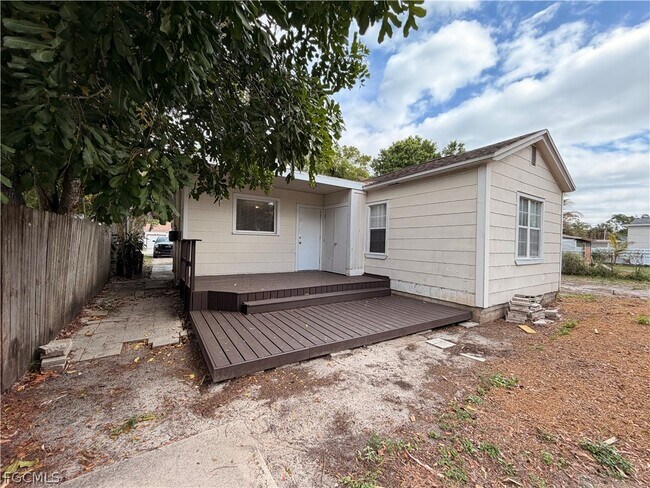 Building Photo - 2114 Dora St