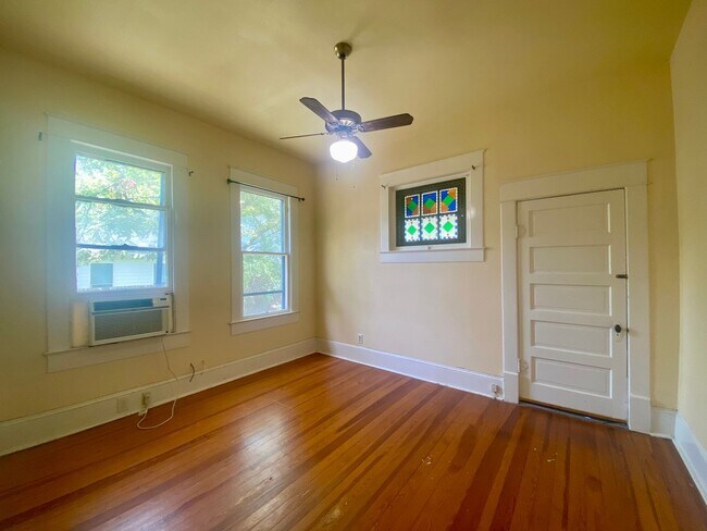 Building Photo - Charming 2/1 in Hyde Park- 4518 Depew!