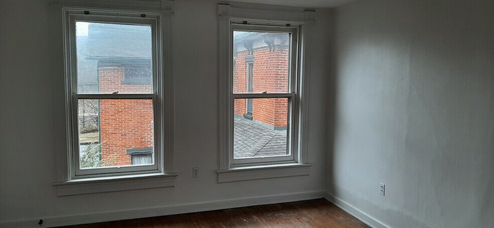 Building Photo - 806 Allegheny St