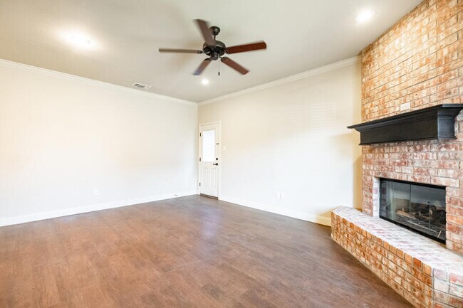 Building Photo - 4418 106th St