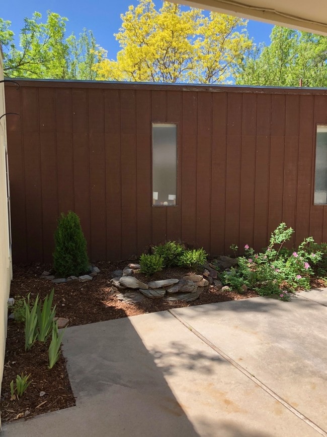 Building Photo - 2BR+Office, 2BA home on the park in Niwot