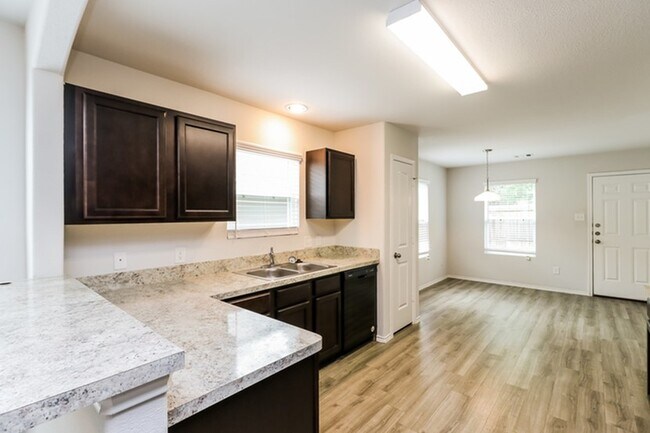 Building Photo - 2744 Madison Ct