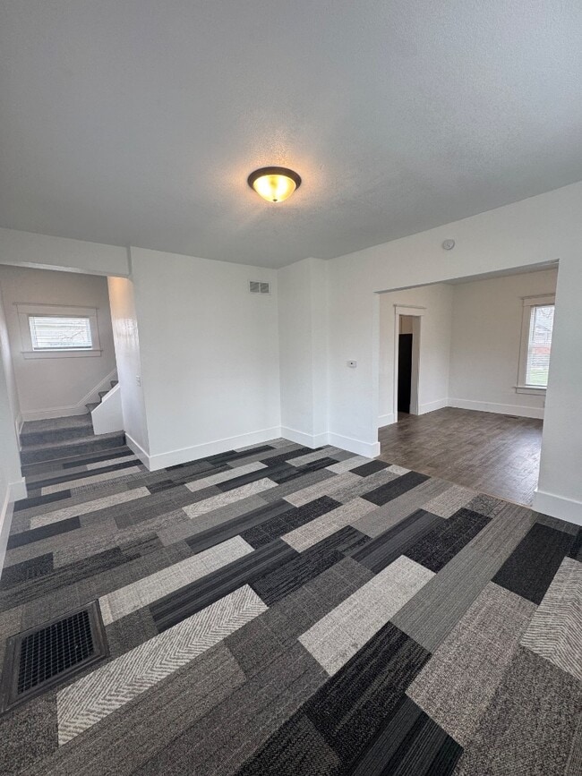 Building Photo - 1420 Okema St