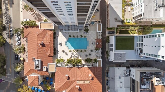 Building Photo - 300 Beach Dr NE