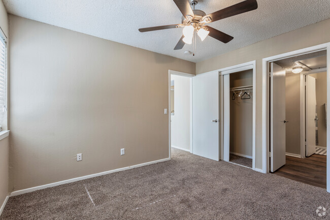 2BR,1BA - 880SF - Bedroom - Colinas Pointe