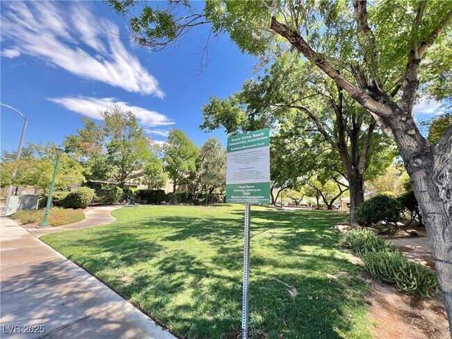 Building Photo - 258 Whitewater Village Ct