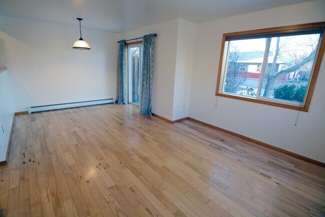 Building Photo - Midtown 3 Bed Condo with Bridger Views