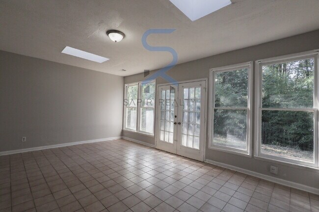 Building Photo - Move in before October 15th and get a $250...