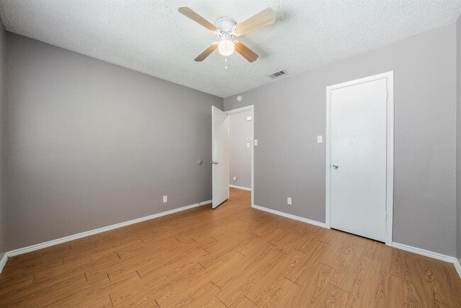 Building Photo - 5807 Spring Meadow Rd