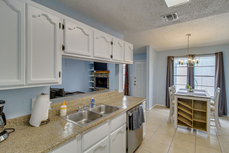 Building Photo - 7218 Elwood Ct