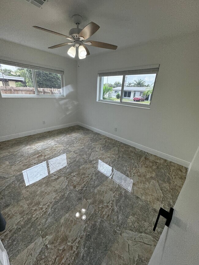 Building Photo - 1041 NE 178th Terrace