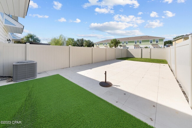 Building Photo - 324 Sand Oak Blvd