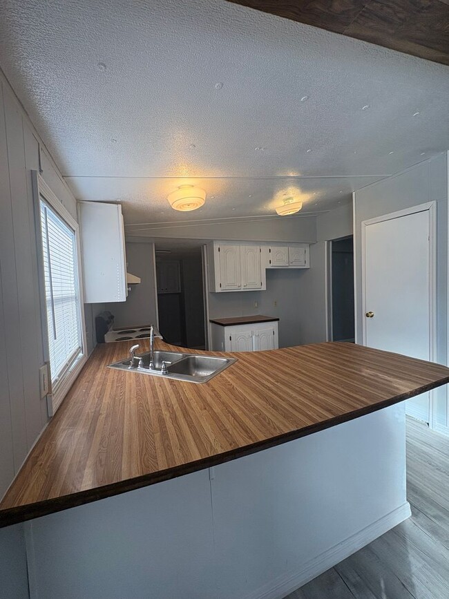 Building Photo - 3bed/2bath home ready now!! rent $1650/mo