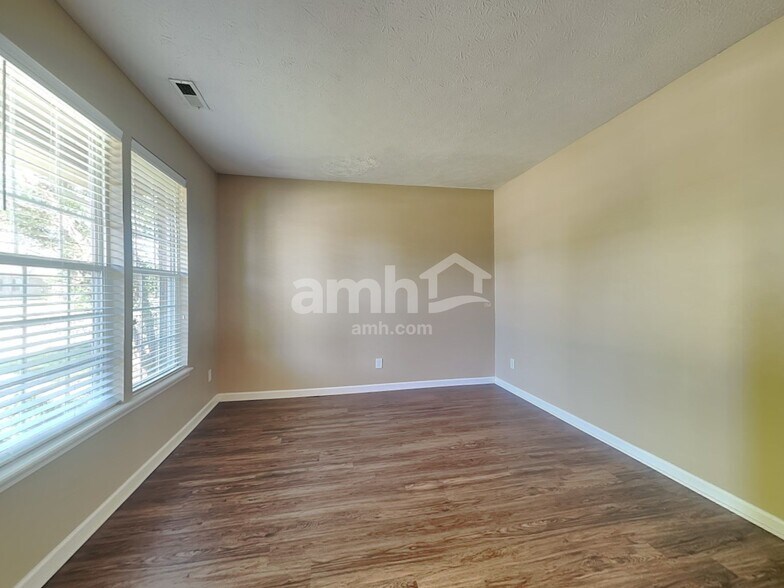 Building Photo - 5940 W Nautica Blvd