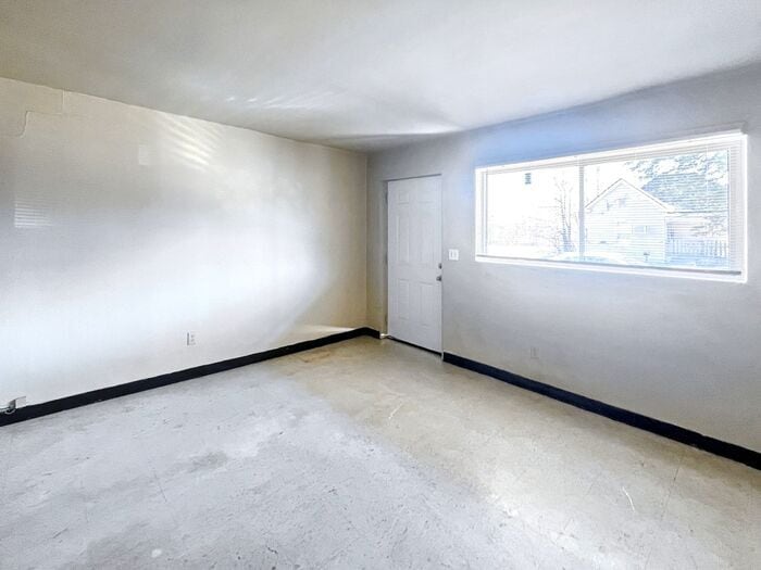 Building Photo - 413 N Hawthorne St