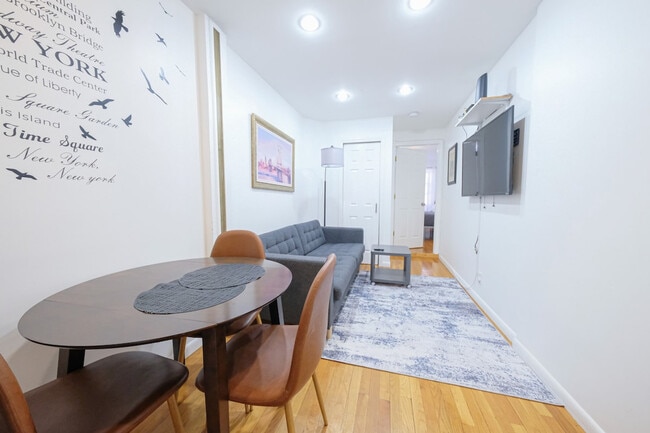 Building Photo - 305 E 104th St