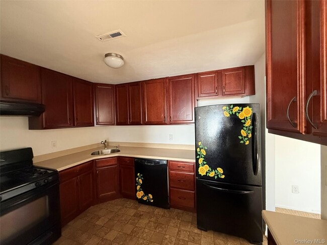 Building Photo - 55 Pinebrook Pl