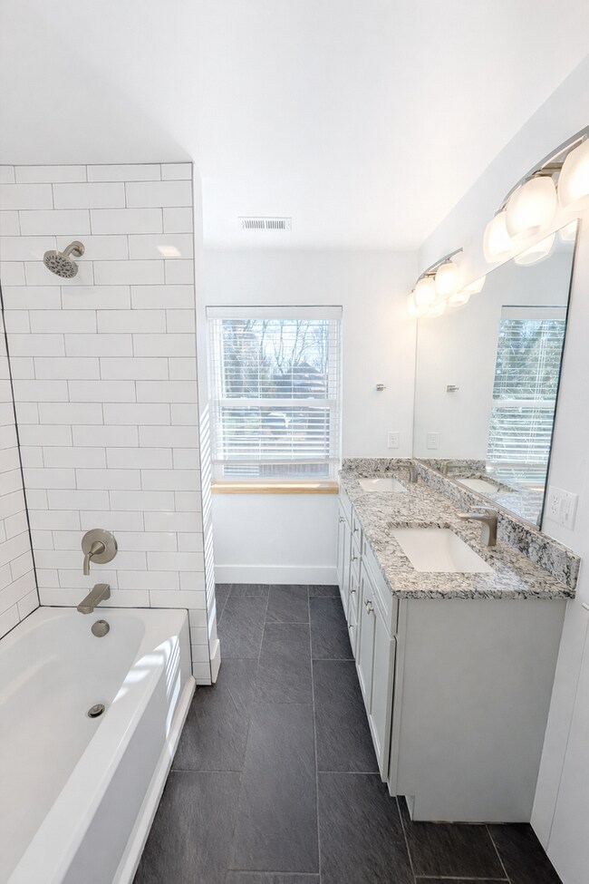 Building Photo - West Asheville Rental!