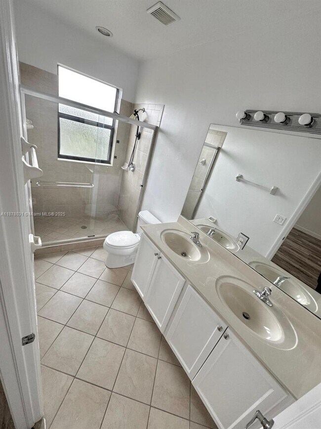 Building Photo - 4260 SW 164th Ct