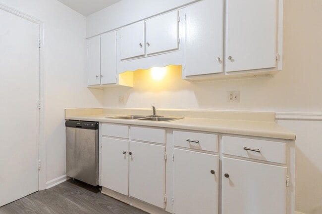 Building Photo - 1402 Camp Rd