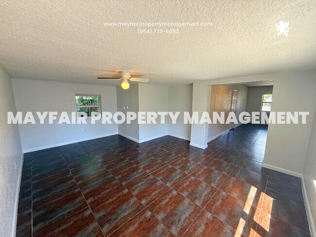 Building Photo - 1642 NW 13th Ct
