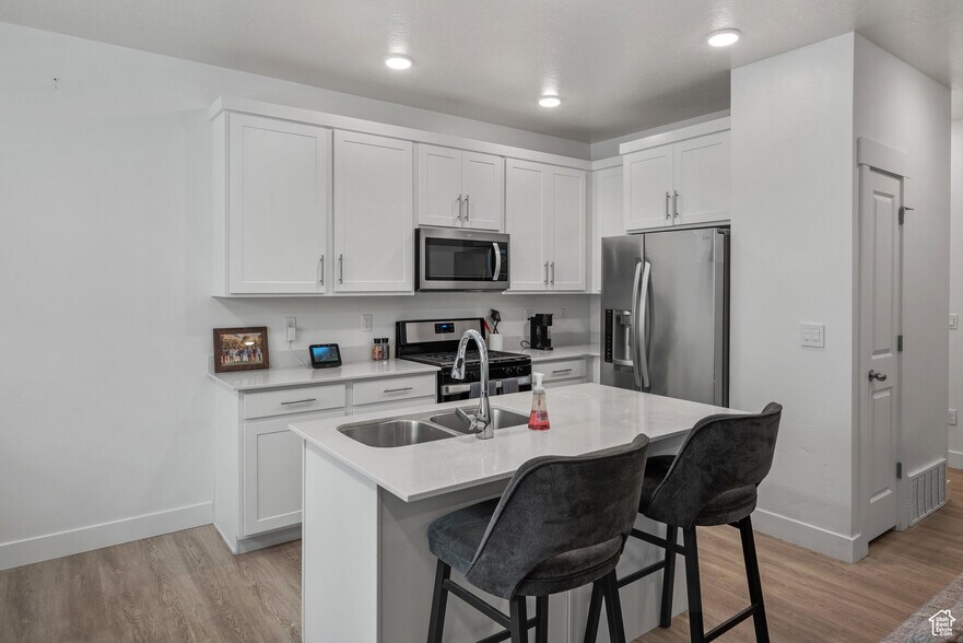 Building Photo - 898 N 1120 E