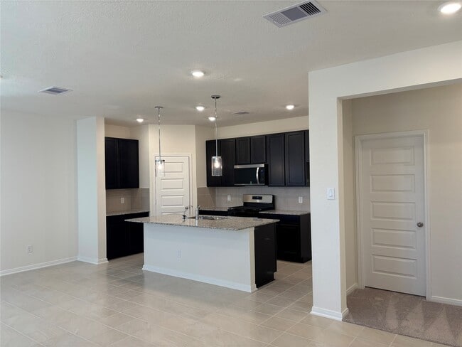 Building Photo - 4872 Sun Fls Dr