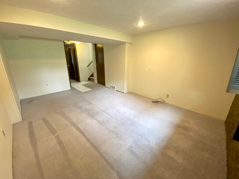 Building Photo - 1827 Thackeray Ave NW