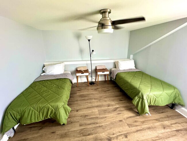 Building Photo - 14386 Calvert St