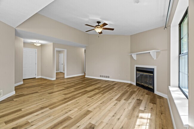 Building Photo - 3609 Madera Dr