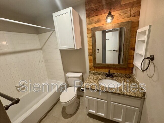 Building Photo - 1202 Thorpe Ln