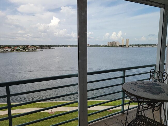 Building Photo - 8041 Sailboat Key Blvd S