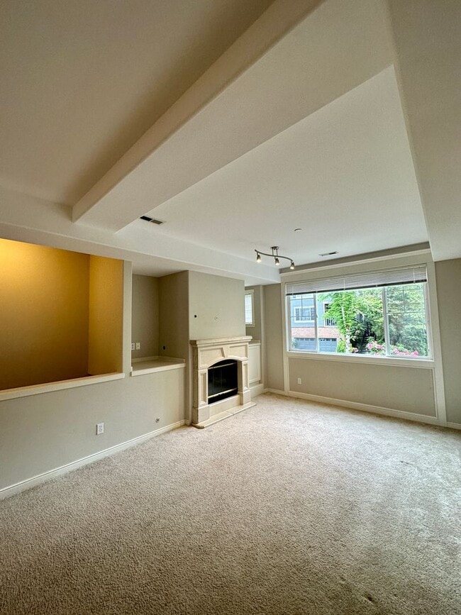 Building Photo - 2Bd/2.5Ba Issaquah Townhouse