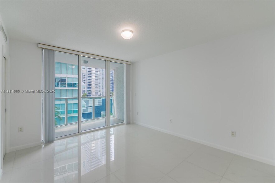 Building Photo - 31 SE 5th St