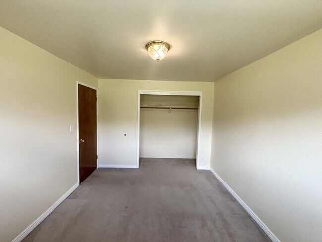 Building Photo - 2035 E 2700 S