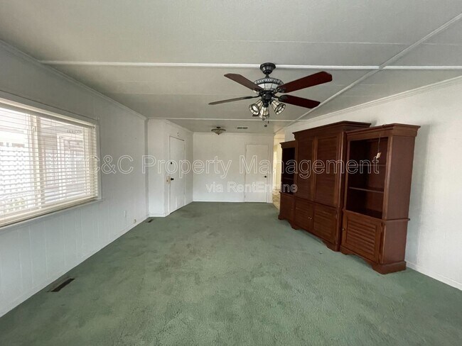 Building Photo - 21100 State St